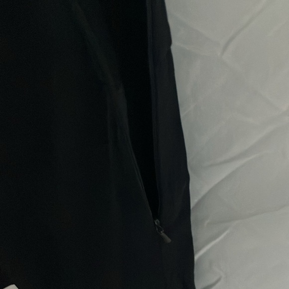 Banana Republic: Black Stretch Pencil Skirt- slit in back- side zip- size 6 - Picture 4 of 8